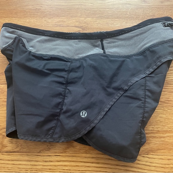 Lululemon run shorts 8 - Picture 3 of 5